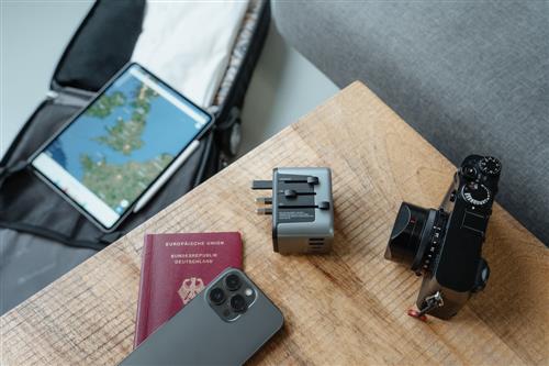 UNIVERSAL TRAVEL ADAPTER UTA-03 PD30W / QC / 2XUSB / 2XTYPE-C