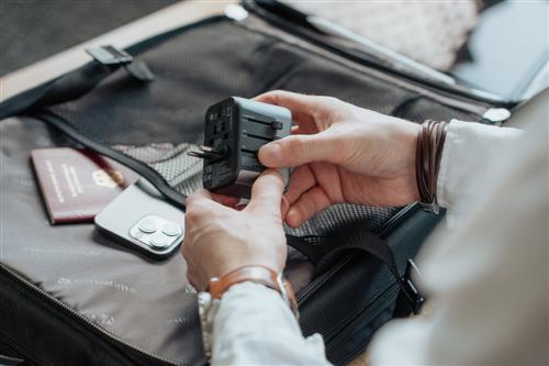 UNIVERSAL TRAVEL ADAPTER UTA-03 PD30W / QC / 2XUSB / 2XTYPE-C