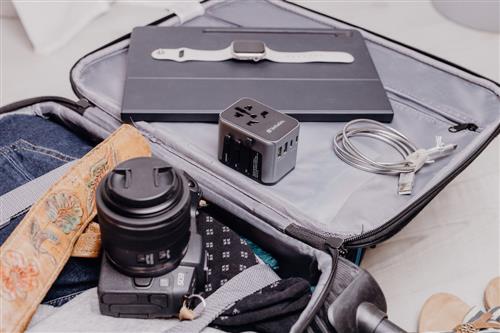 UNIVERSAL TRAVEL ADAPTER UTA-03 PD30W / QC / 2XUSB / 2XTYPE-C