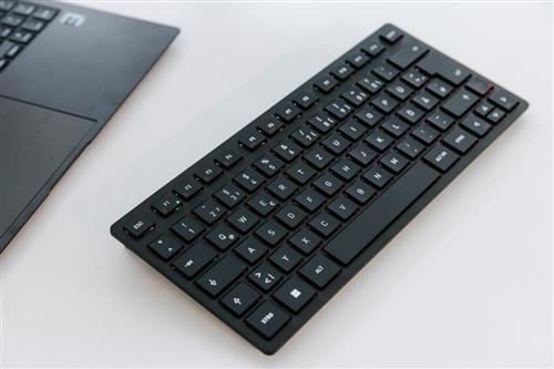 CHERRY KW 9200 MINI tastiera Universale USB + RF Wireless + Bluetooth QWERTY Nordic Nero