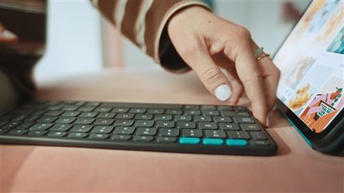 Logitech Flip Folio QWERTY Italiano Bluetooth Grafite