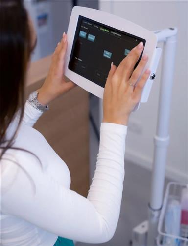 IPAD 10TH-11TH (A16) GEN SPACE ENCL.MEDICAL ROLLING CART EXT WH