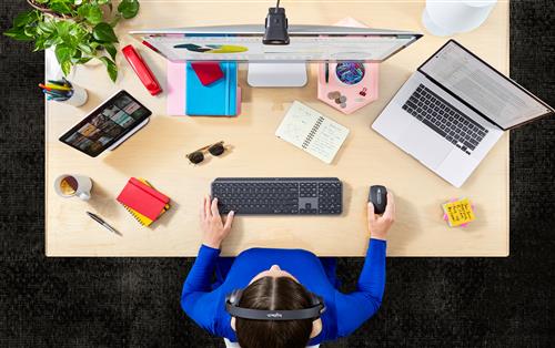 Logitech 920-010247 tastiera Ufficio Bluetooth Italiano Grafite