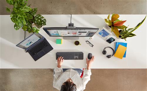 Logitech 920-010247 tastiera Ufficio Bluetooth Italiano Grafite