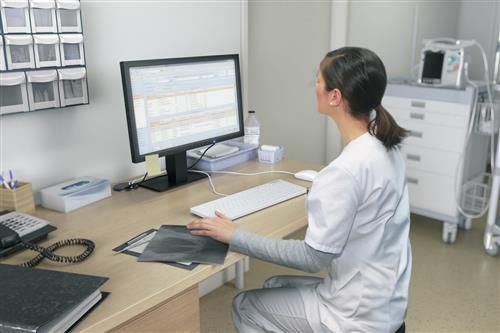 CHERRY AK-C8112 tastiera Medico USB QWERTY Inglese Bianco