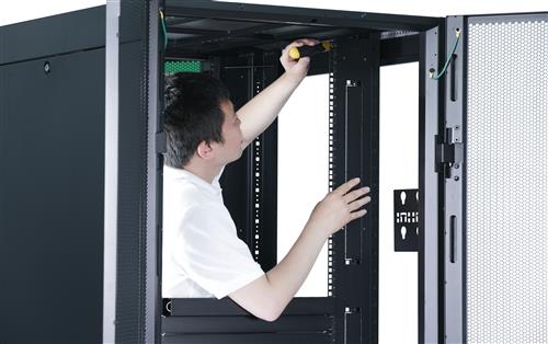 APC EASY RACK 600MM/42U/800MM WITH ROOF SIDE PANEL CASTORS FEET AND 4 BRACKETS NO BOTTOM BLACK Rack indipendenti Nero