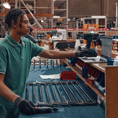 HP EliteBook 650 G10 Intel Core i5 i5-1335U Computer portatile 39,6 cm (15.6) Full HD 16 GB DDR4-SDRAM 512 GB SSD Wi-Fi 6E (802.11ax) Windows 11 Pro Argento