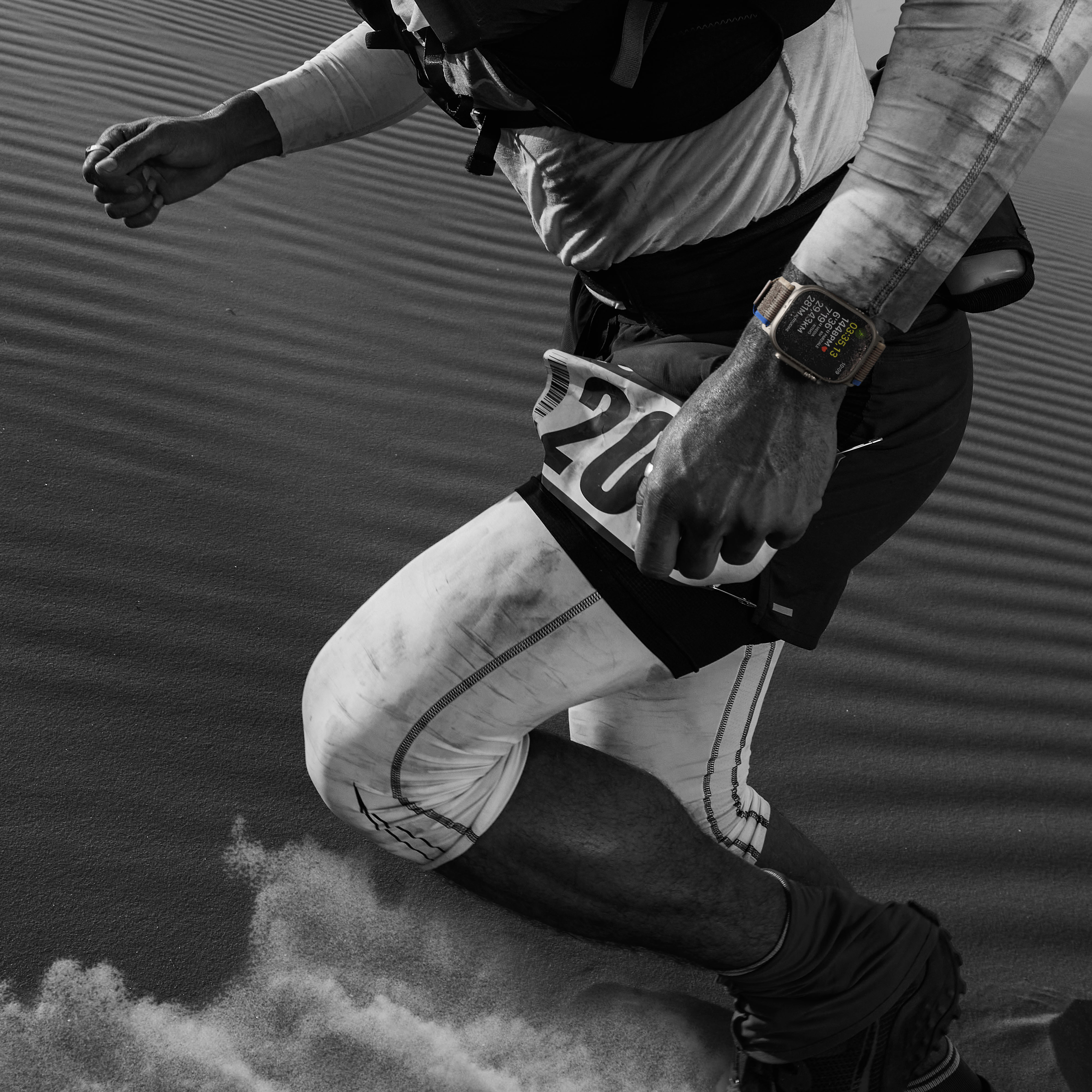 Apple Watch Ultra GPS + Cellular, 49mm Cassa in Titanio con Cinturino Alpine Loop Verde - Medium