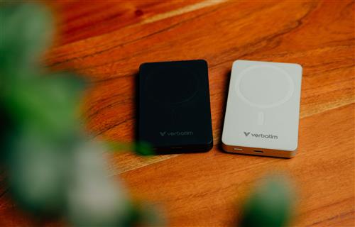 CHARGE/GO ESSENTIALS POWER BANK Magnetic Wireless 10000mAh Black