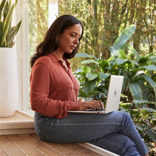 HP EliteBook 840 G9 Intel Core i7 i7-1255U Computer portatile 35,6 cm (14) WUXGA 16 GB DDR5-SDRAM 512 GB SSD Wi-Fi 6E (802.11ax) Windows 11 Pro Argento