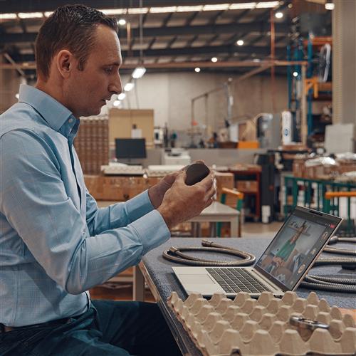 HP EliteBook 845 14 G10 AMD Ryzen 7 PRO 7840U Computer portatile 35,6 cm (14) WQXGA 32 GB DDR5-SDRAM 1 TB SSD Wi-Fi 6E (802.11ax) Windows 11 Pro Argento