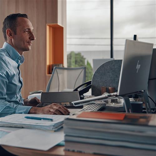 HP EliteBook 865 G10 AMD Ryzen 7 PRO 7840U Computer portatile 40,6 cm (16) WUXGA 32 GB DDR5-SDRAM 1 TB SSD Wi-Fi 6E (802.11ax) Windows 11 Pro Argento