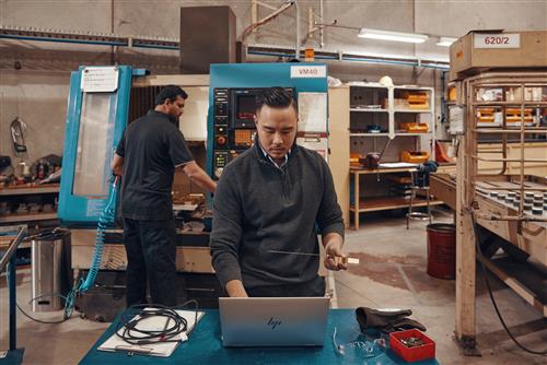 HP Elite x360 830 G10 Intel Core i5 i5-1335U Ibrido (2 in 1) 33,8 cm (13.3) Touch screen WUXGA 16 GB LPDDR5-SDRAM 512 GB SSD Wi-Fi 6E (802.11ax) Windows 11 Pro Argento