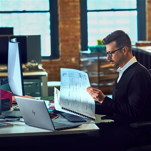 HP ZBook Power G10 AMD Ryzen 9 PRO 7940HS Workstation mobile 39,6 cm (15.6) Full HD 32 GB DDR5-SDRAM 1 TB SSD NVIDIA RTX 2000 Ada Wi-Fi 6E (802.11ax) Windows 11 Pro Argento