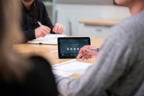 POLY Studio X50 All-In-One Video Bar with TC8 Controller Kit sistema di conferenza 1 persona(e) Collegamento ethernet LAN Barra di collaborazione video