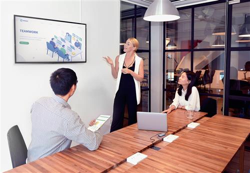 5-IN-1 USB-C HUB DOCKING STATION 3 X USB 3.0 - 1 X HDMI -