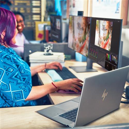 HP ZBook Studio 16 G10 Intel Core i9 i9-13900H Workstation mobile 40,6 cm (16) WQXGA 32 GB DDR5-SDRAM 1 TB SSD NVIDIA GeForce RTX 4070 Wi-Fi 6E (802.11ax) Windows 11 Pro Argento