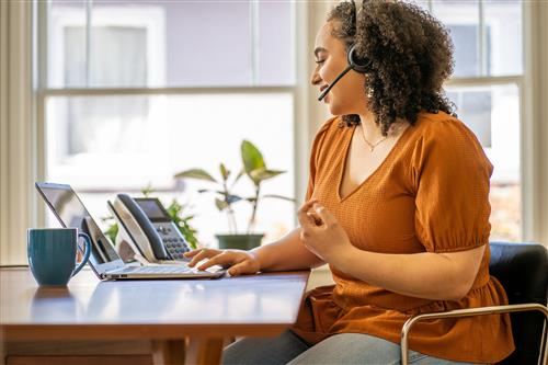 POLY Voyager 4320 Microsoft Teams Certified USB-C Headset +BT700 dongle Auricolare Wireless A Padiglione Ufficio USB tipo-C Bluetooth Nero