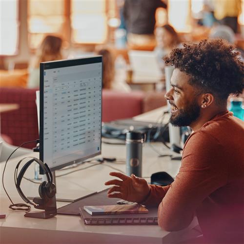 POLY Voyager Focus 2 USB-C with charge stand Headset Auricolare Wireless A Padiglione Ufficio USB tipo-C Bluetooth Base di ricarica Nero