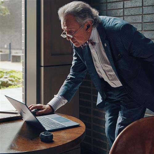 POLY Voyager Free 60+ UC M Carbon Black Earbuds +BT700 USB-A Adapter +Touchscreen Charge Case Auricolare Wireless In-ear Musica e Chiamate USB tipo A Bluetooth Nero