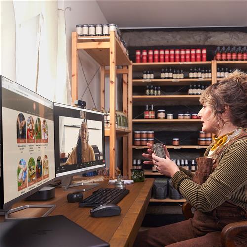 POLY Voyager Free 60+ UC M Carbon Black Earbuds +BT700 USB-C Adapter +Touchscreen Charge Case Auricolare Wireless In-ear Musica e Chiamate USB tipo-C Bluetooth Nero