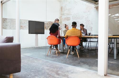 SUPPORTO A PARETE MOTORIZZATO PER SCHERMI FINO A 100IN - ARGEN