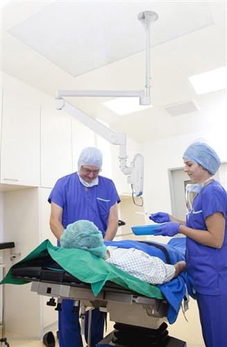 SUPPORTO DA SOFFITTO PER MONITOR MEDICALI FINO 32IN 81CM